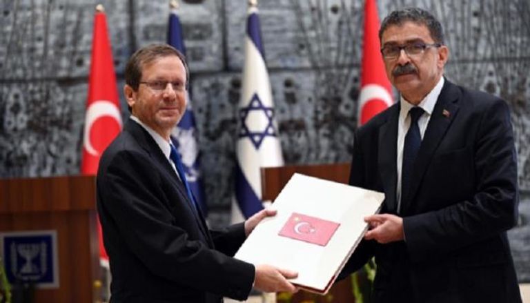 الرئيس الإسرائيلي إسحاق هرتسوغ في استقبال السفير التركي الجديد