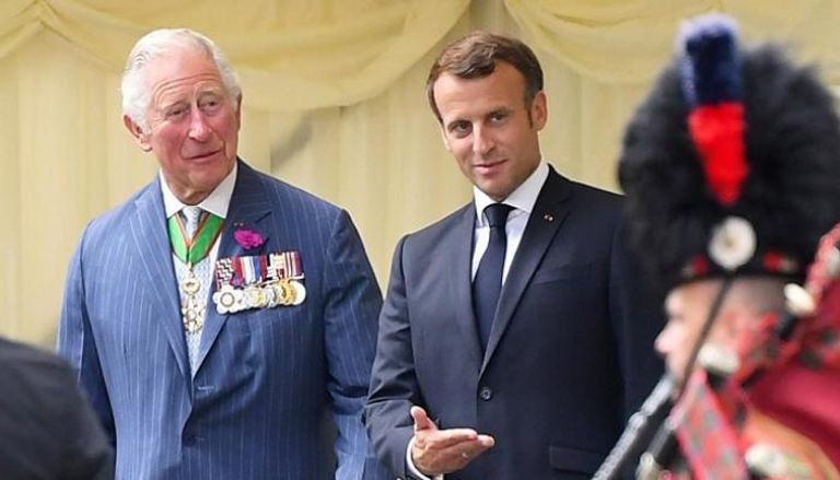 الملك تشارلز مع الرئيس الفرنسي إيمانويل ماكرون