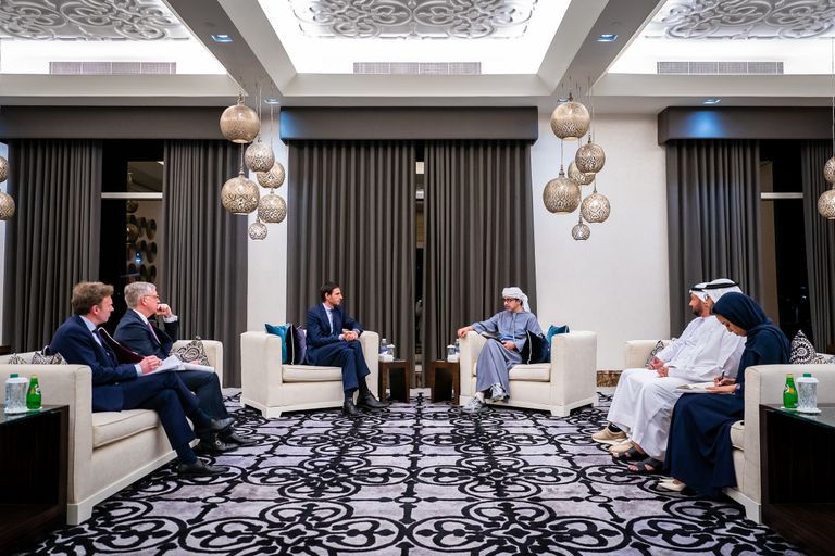 جانب من لقاء الشيخ عبدالله بن زايد آل نهيان ونظيره الهولندي
