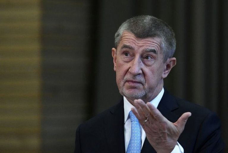 بيتر بافيل الجنرال السابق في حلف الناتو