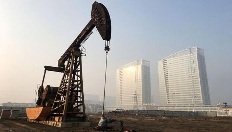 ضخة في حقل شنغلي النفطي بالصين - رويترز