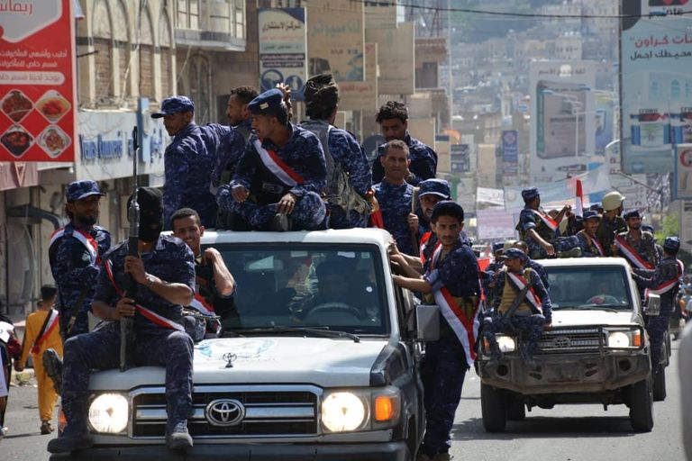 عناصر إخوانية في عرض عسكري في تعز مدينة تعز اليمنية