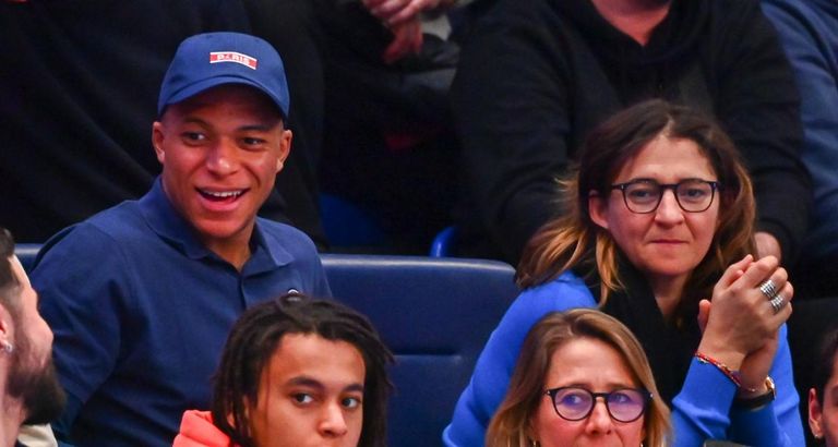 مبابي ووالدته كيليان مبابي نجم باريس سان جيرمان الفرنسي