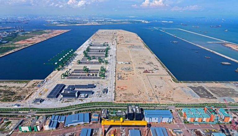 مشروع ميناء تواس الجديد الضخم في سنغافورة