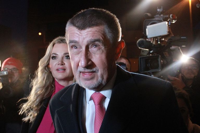 رئيس الوزراء التشيكي السابق أندريه بابيش آخر مناظرة تلفزيونية بين مرشحي الرئاسة في التشيك