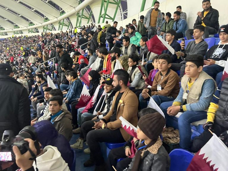 الأطفال الأيتام في ملعب "جذع النخلة" خلال "خليجي 25"