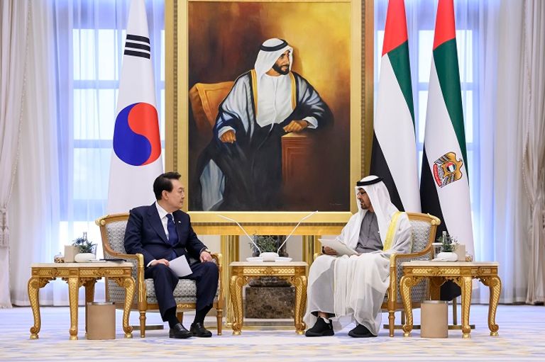الشيخ محمد بن زايد آل نهيان رئيس دولة الإمارات والرئيس الكوري الجنوبي