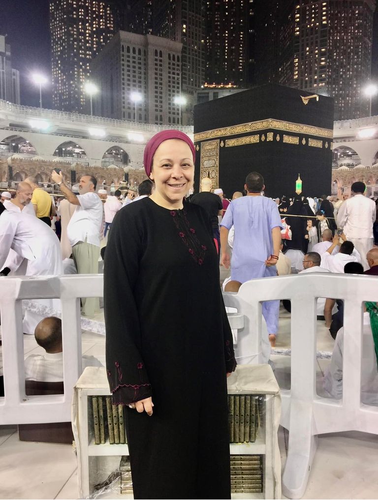 نهاد أبوالقمصان أمام الكعبة بالتريبون