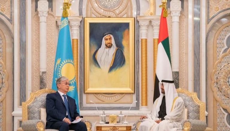 لقاء سابق بين الشيخ محمد بن زايد آل نهيان ورئيس كازاخستان