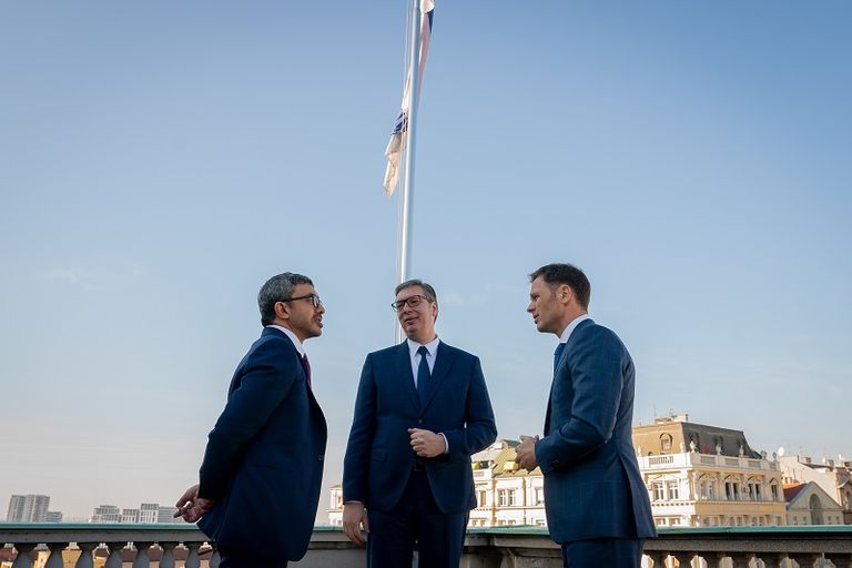 جانب من لقاء الشيخ عبدالله بن زايد آل نهيان والرئيس الصربي