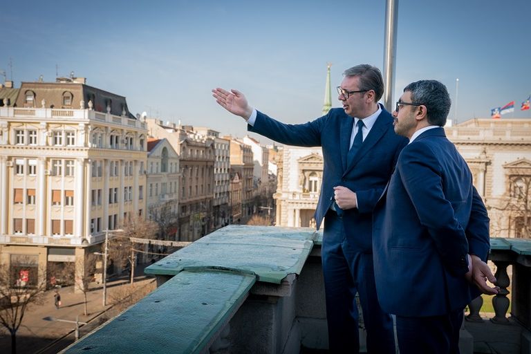 جانب من لقاء الشيخ عبدالله بن زايد آل نهيان والرئيس الصربي