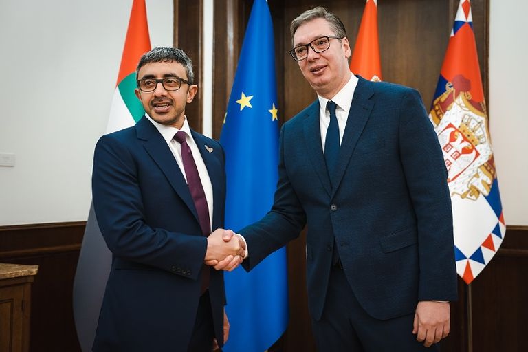 جانب من لقاء الشيخ عبدالله بن زايد آل نهيان والرئيس الصربي