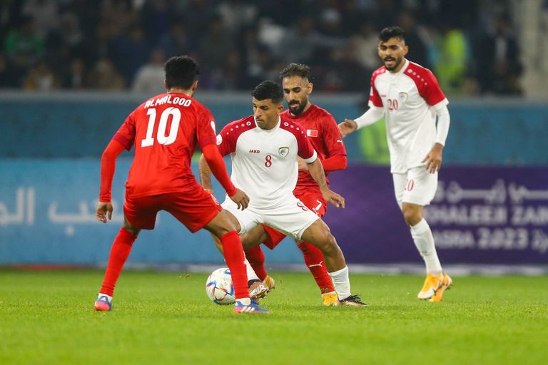 من مباراة عمان والبحرين في نصف نهائي خليجي 25