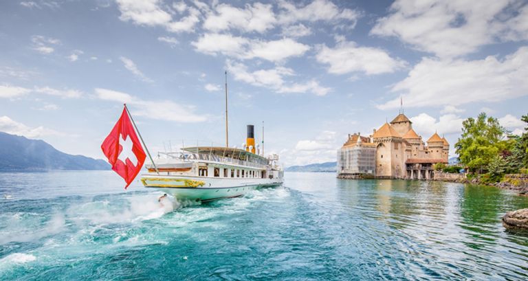 بحيرة جنيف أحد أماكن السياحة في جنيف أماكن السياحة في جنيف… أفضل 5 مقاصد أبرزها الحديقة الإنجليزية