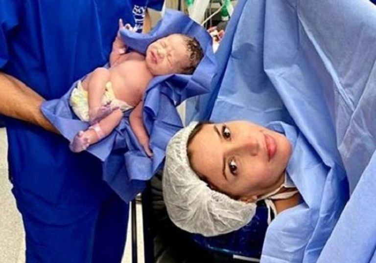 Moroccan singer Jannat with her new baby - archive