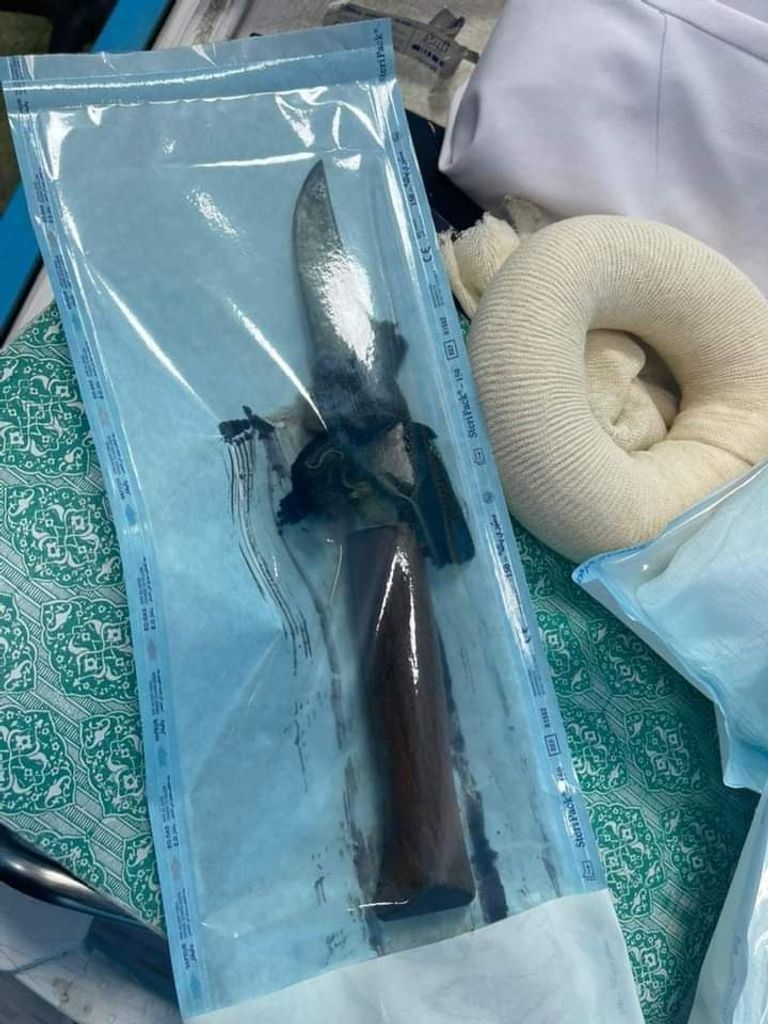 السلاح المستخدم في حادثة طعن المعلمة ريحانة بن شية المعلمة ريحانة بن شية من داخل المستشفى