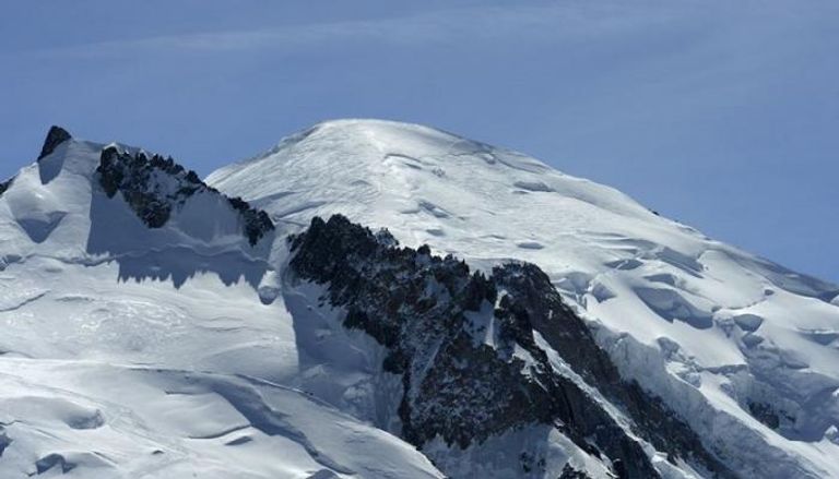 يرتفع جبل مون بلان إلى 4800 متر وهو أعلى قمة في أوروبا الغربية