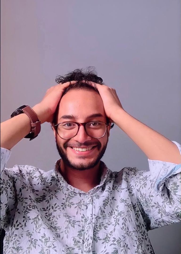 أحمد عزت الصباغ أثناء إحدى الندوات الثقافية