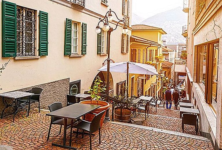 البلدة القديمة أحد أماكن السياحة في لوغانو السياحة في لوغانو.. 5 مقاصد رائعة بقلب سويسرا الإيطالية