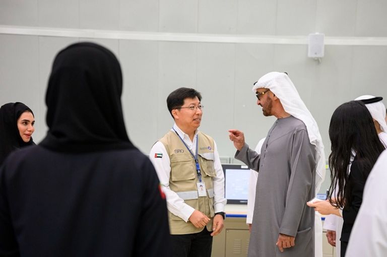 زيارة رئيس دولة الإمارات ورئيس كوريا الجنوبية لمحطة براكة الشيخ محمد بن زايد آل نهيان ورئيس كوريا الجنوبية