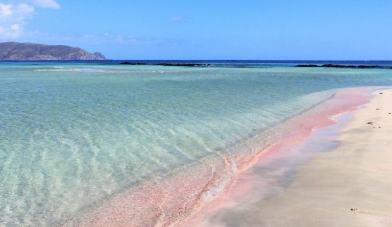 شاطئ إيلافونيسي أحد أفضل شواطئ اليونان