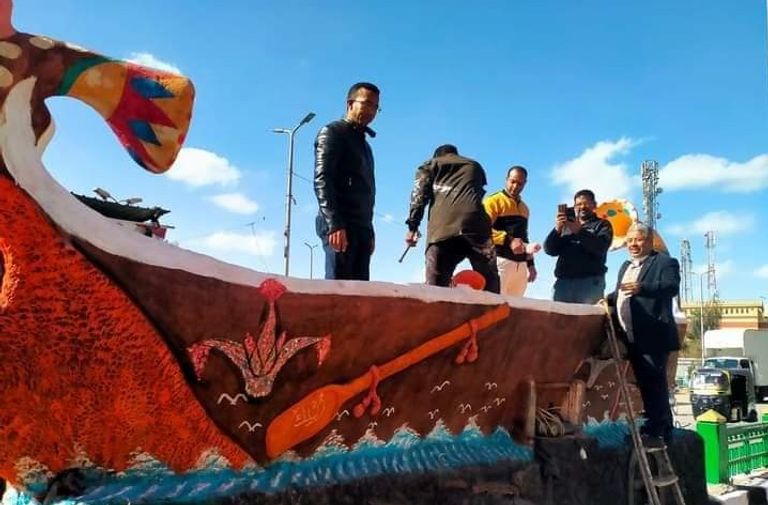 التمثال المشوه لمجسم ملك فرعوني في أسيوط المصرية