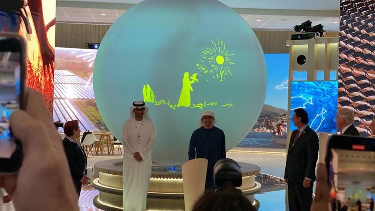 الشيخ عبدالله بن زايد آل نهيان، وزير الخارجية والتعاون الدولي الإماراتي، يطلق الشعار الرسمي والهوية البصرية الخاصة بالدورة الثامنة والعشرين من مؤتمر الأطراف في اتفاقية الأمم المتحدة الإطارية بشأن تغير المناخ COP28