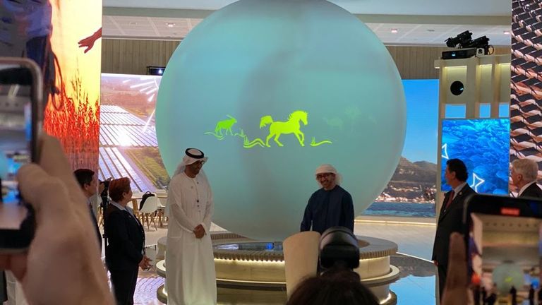 الشيخ عبدالله بن زايد آل نهيان، وزير الخارجية والتعاون الدولي الإماراتي، يطلق الشعار الرسمي والهوية البصرية الخاصة بالدورة الثامنة والعشرين من مؤتمر الأطراف في اتفاقية الأمم المتحدة الإطارية بشأن تغير المناخ COP28