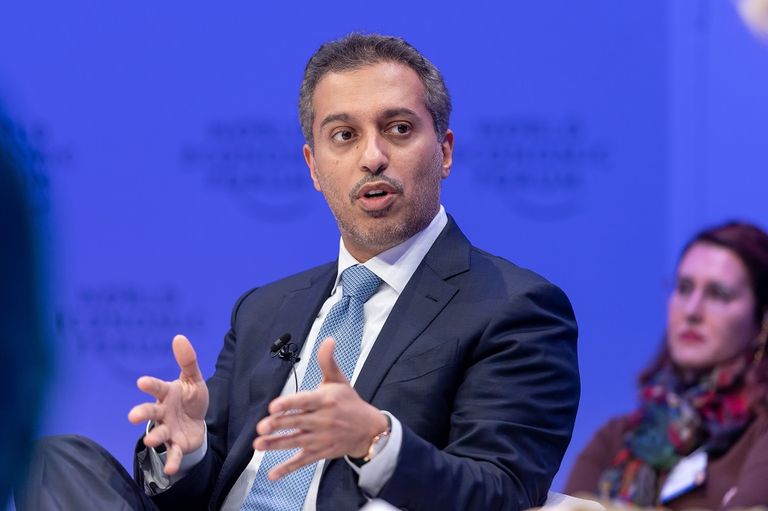 الدكتور أحمد بالهول الفلاسي خلال جلسة بمنتدى دافوس