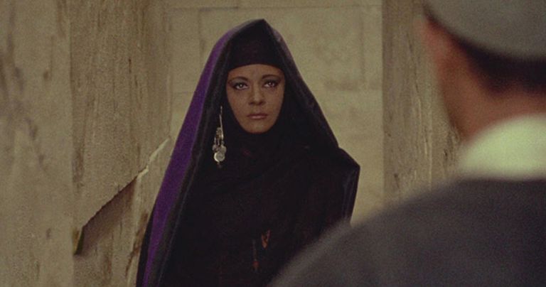 نور الشريف وسعاد حسني في مشهد من فيلم