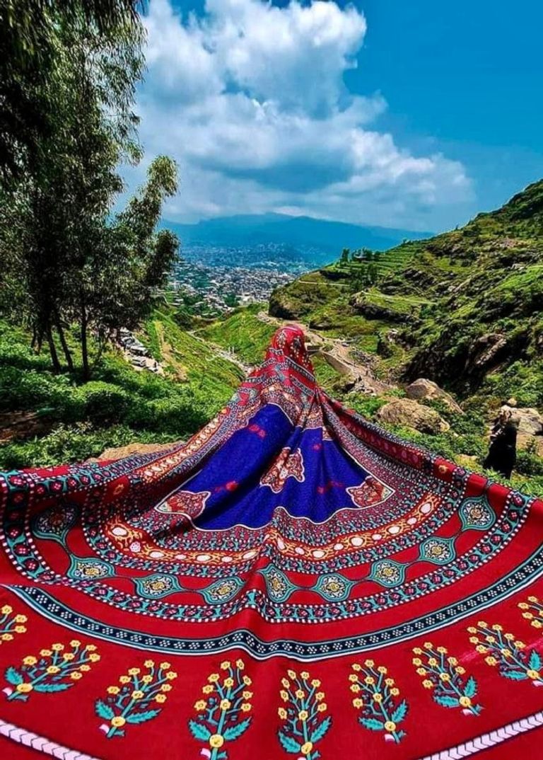 أزياء اليمنيات تعكس هوية عريقة وصامدة