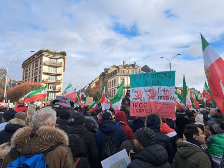 مظاهرات حاشدة للإيرانيين في فرنسا لوضع الحرس الثوري على قائمة الإرهاب مظاهرات حاشدة للإيرانيين في فرنسا لوضع الحرس الثوري على قائمة الإرهاب