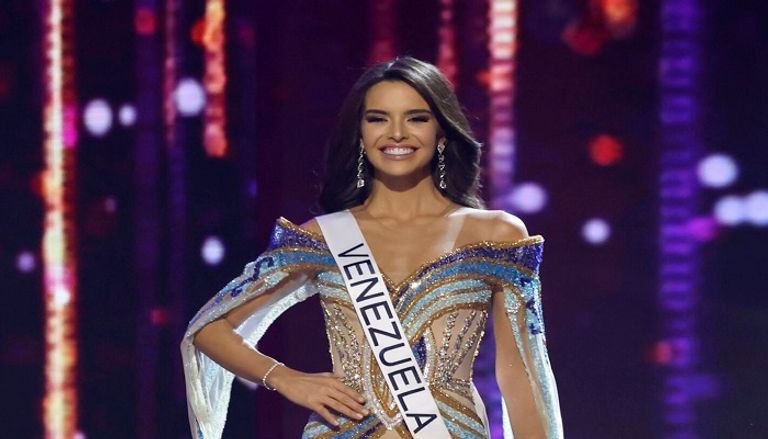 ملكة جمال الكون ووصيفتها الفنزويلية