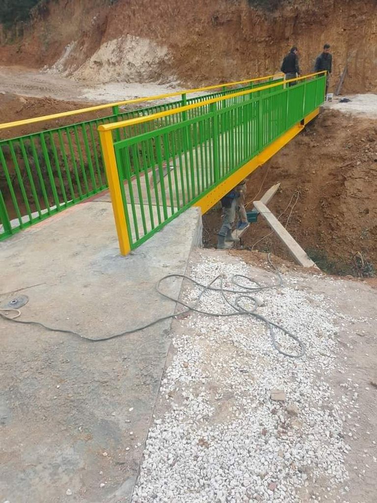 الجسر الحديدي بعد انتهاء تشييده