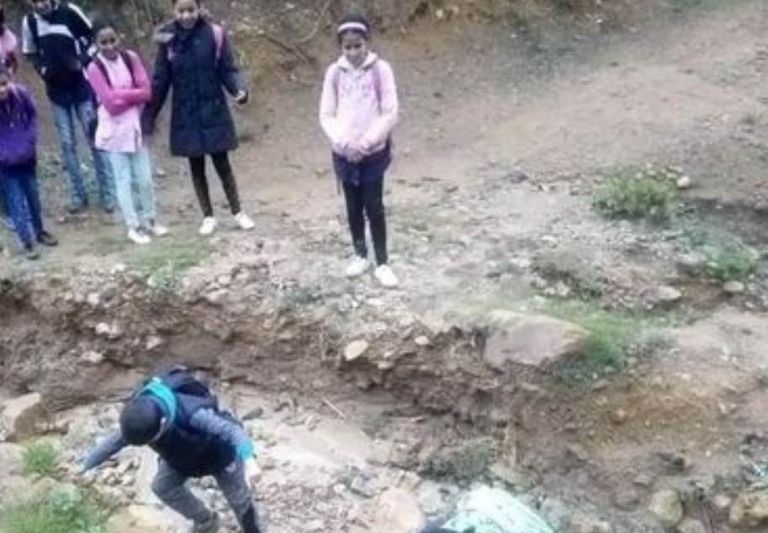 الجسر الحديدي بعد انتهاء تشييده