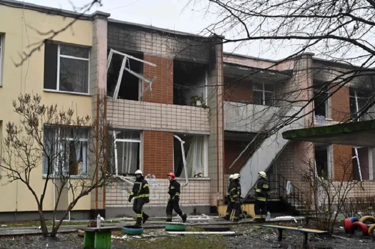 جانب من حادث تحطم مروحية بمنطقة كييف