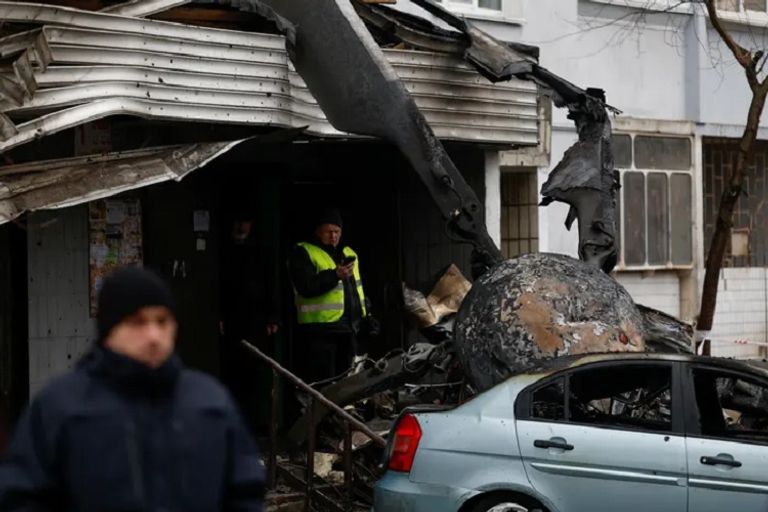 جانب من حادث تحطم مروحية بمنطقة كييف