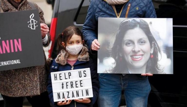وقفة سابقة لعائلة نازانين قبل إطلاق سراحها بإيران