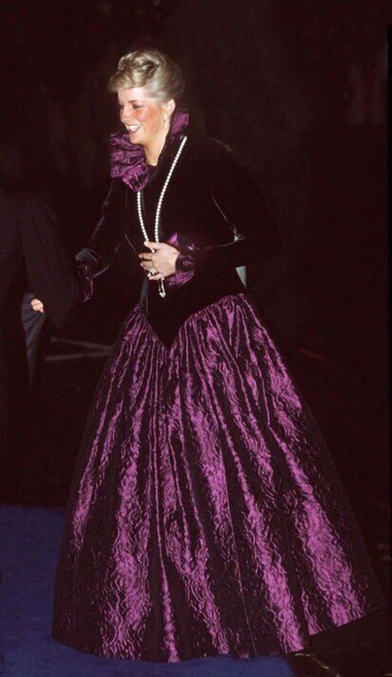 ديانا ترتدي قلادتها الشهيرة