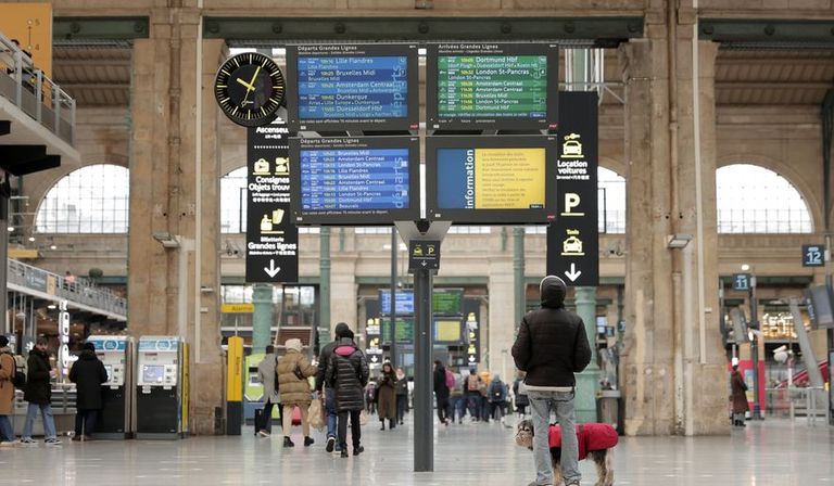 إضرابات وتظاهرات حاشدة في فرنسا احتجاجًا على تعديل نظام التقاعد