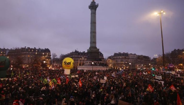 إضرابات وتظاهرات حاشدة في فرنسا احتجاجًا على تعديل نظام التقاعد
