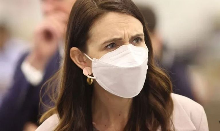 جاسندا استطاعت مواجهة أزمة كوفيد في بلادها رئيسة وزراء نيوزيلندا جاسيندا أرديرن