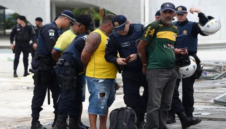 الشرطة البرازيلية خلال حملة اعتقالات سابقة