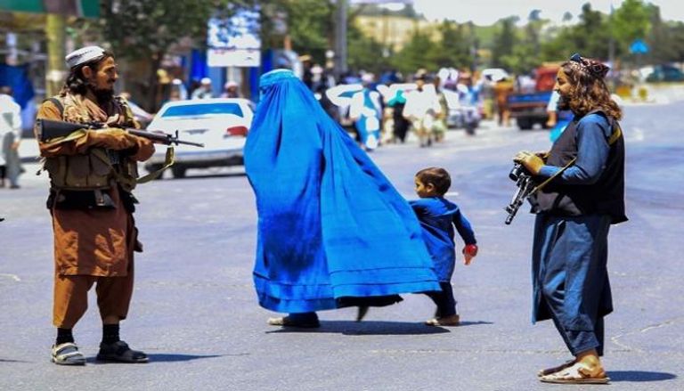طالبان تفرض العديد من القيود على النساء