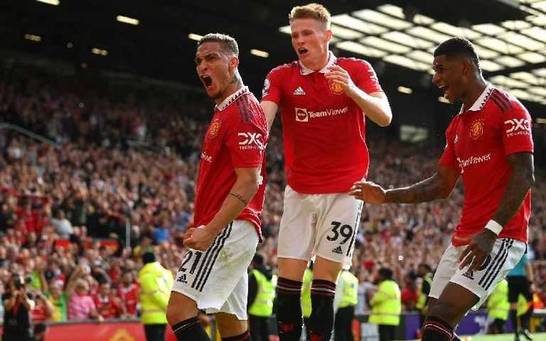 فوز مانشستر يونايتد مانشستر يونايتد وأرسنال في الدور الأول