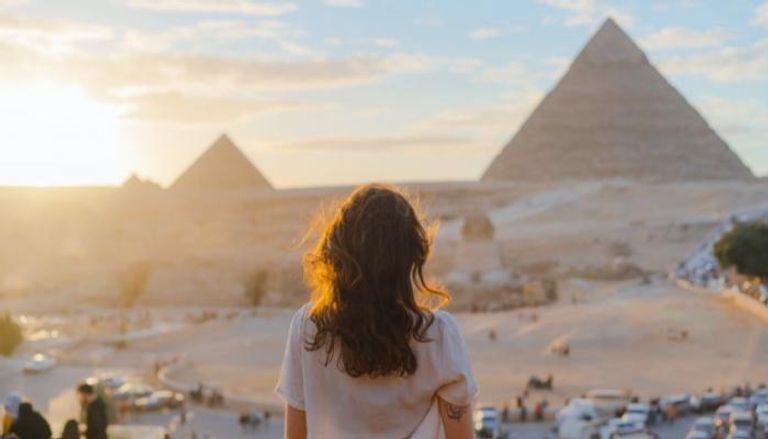 عائدات مصر من السياحة قد تسجل مستوى قياسيا في 2023