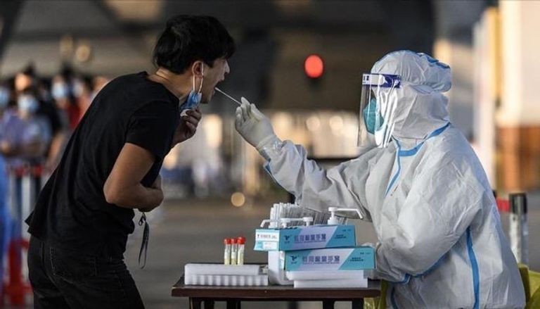 خبير صيني يؤكد إصابة 80% من السكان بفيروس كورونا