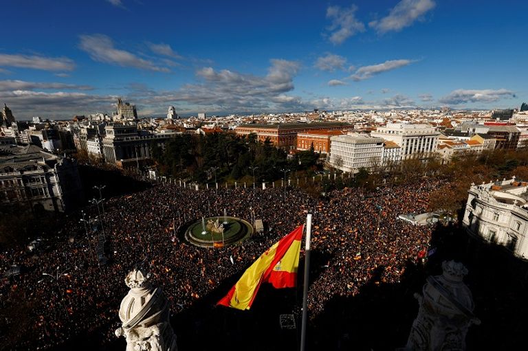 مظاهرات حاشدة في مدريد ضد حكومة سانشيز مظاهرات حاشدة في مدريد ضد حكومة سانشيز