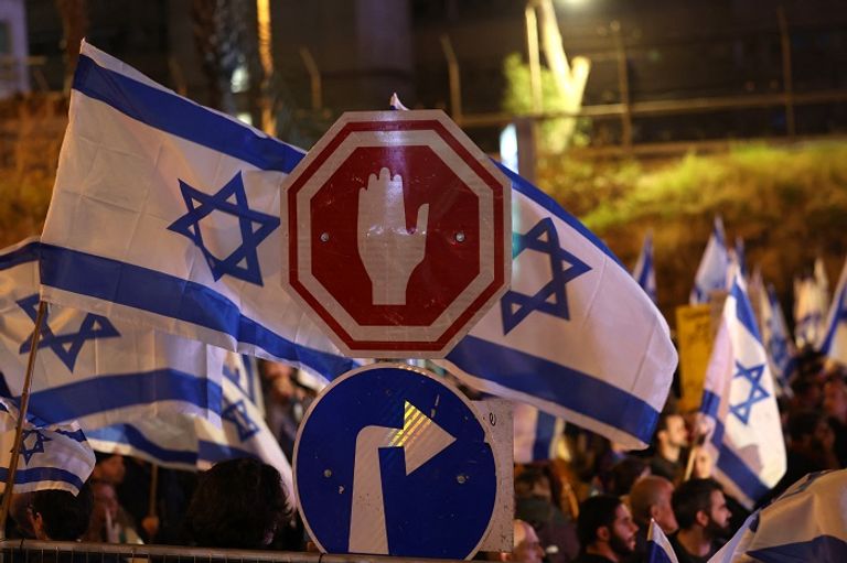 مظاهرة حاشدة ضد نتنياهو في تل أبيب آلاف المتظاهرين في تل أبيب احتجاجا على نتنياهو