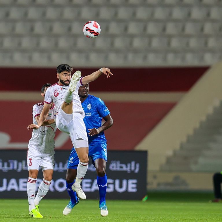 من مباراة الشارقة والنصر في الدوري الإماراتي من مباراة اتحاد كلباء ضد الجزيرة في الدوري الإماراتي